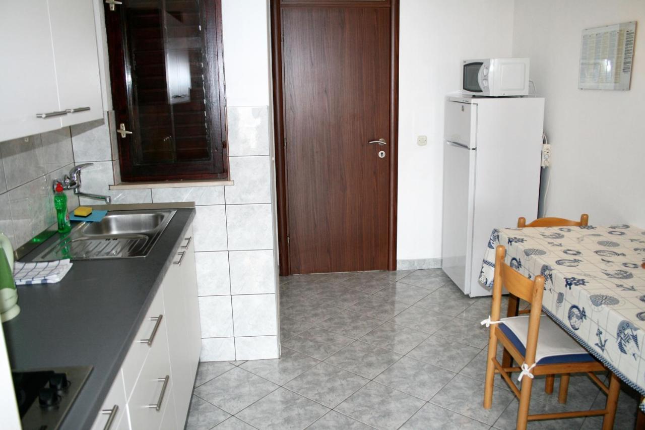 Apartments By The Sea Pisak, Omis - 1014 ภายนอก รูปภาพ